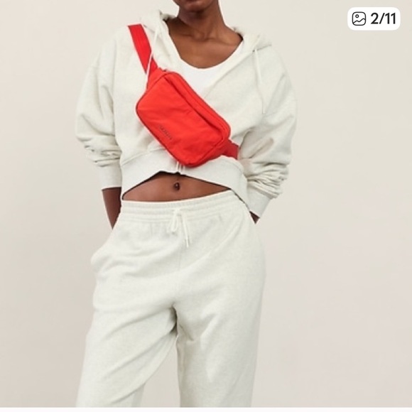 Athleta All About Large Crossbody Belt Bag in Cardinal Red - Picture 1 of 9